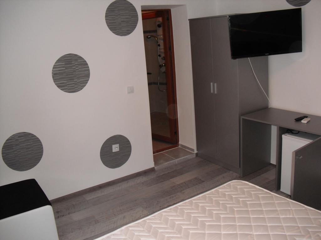 Family Hotel Malibu Chernomorets Dış mekan fotoğraf