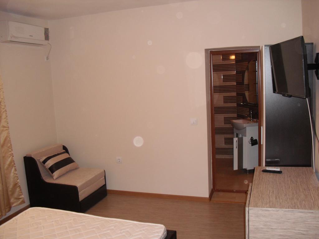 Family Hotel Malibu Chernomorets Dış mekan fotoğraf