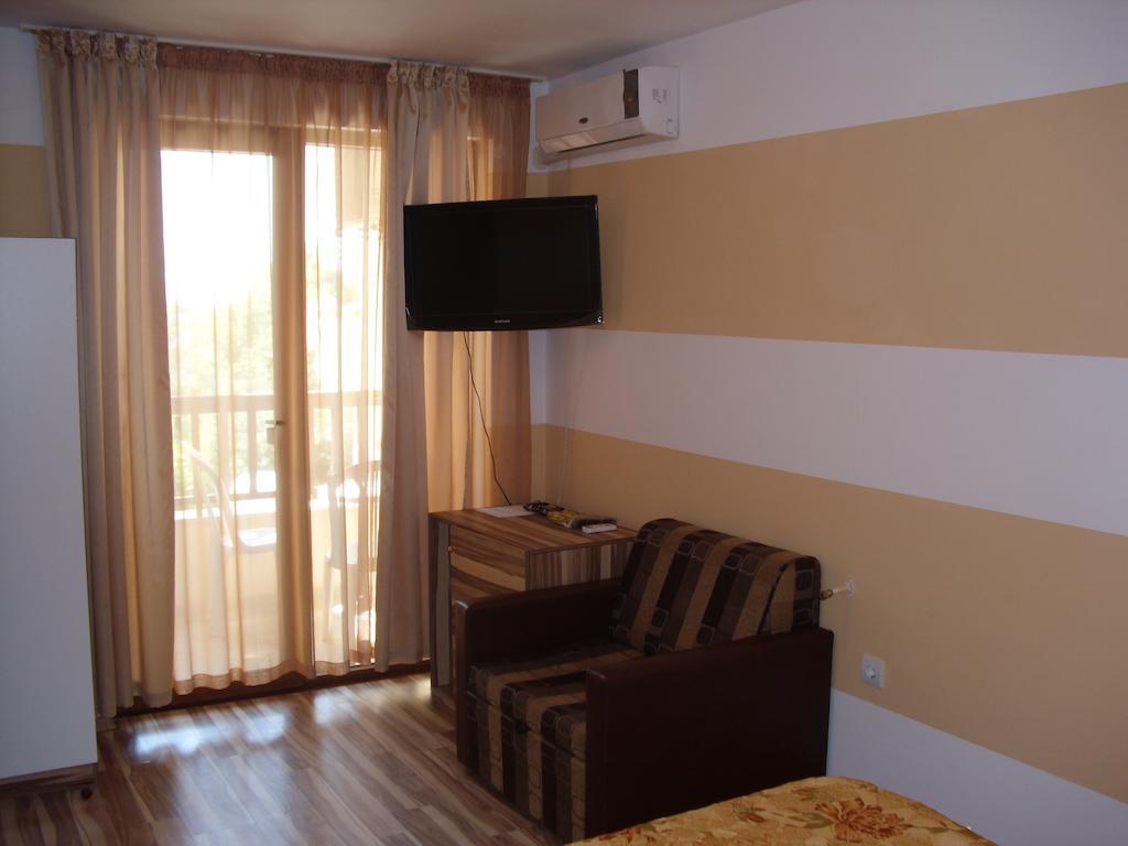 Family Hotel Malibu Chernomorets Dış mekan fotoğraf