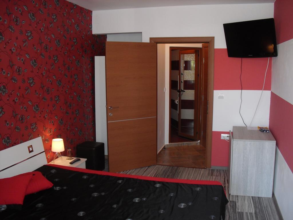 Family Hotel Malibu Chernomorets Oda fotoğraf