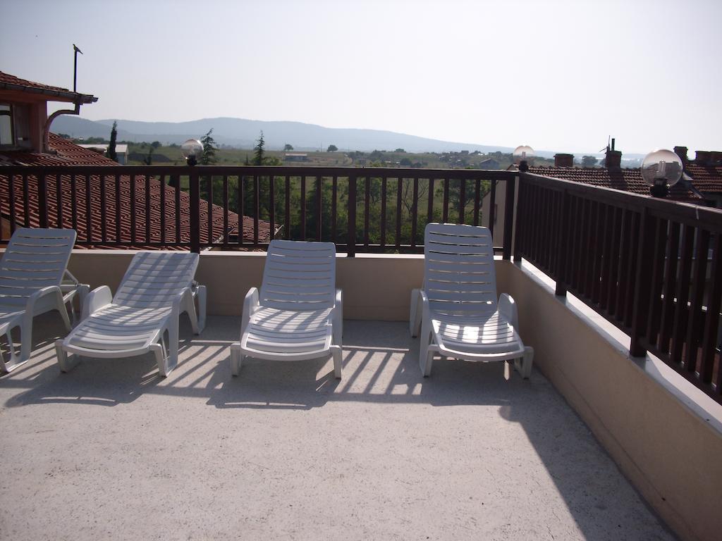 Family Hotel Malibu Chernomorets Dış mekan fotoğraf