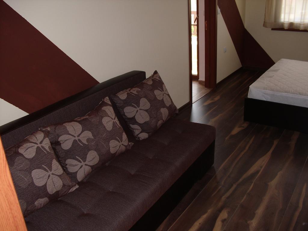 Family Hotel Malibu Chernomorets Oda fotoğraf