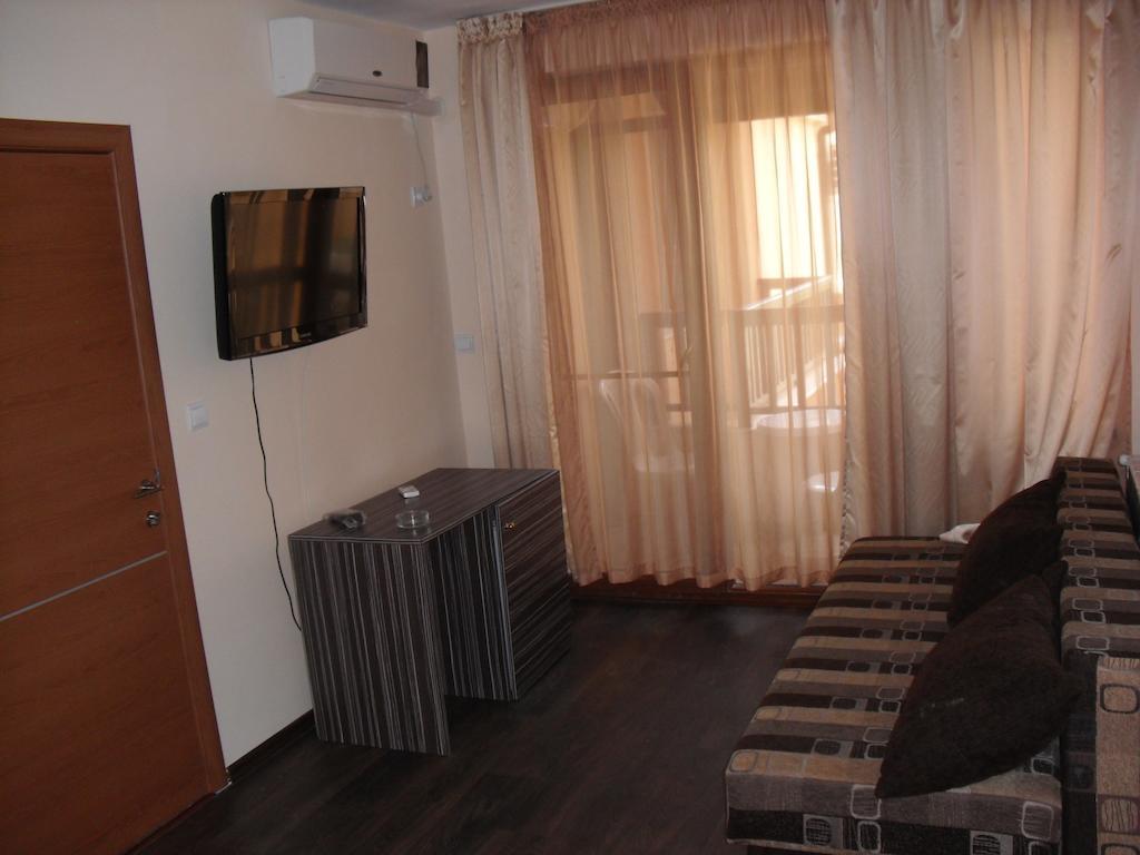 Family Hotel Malibu Chernomorets Oda fotoğraf