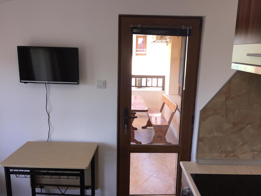 Family Hotel Malibu Chernomorets Dış mekan fotoğraf