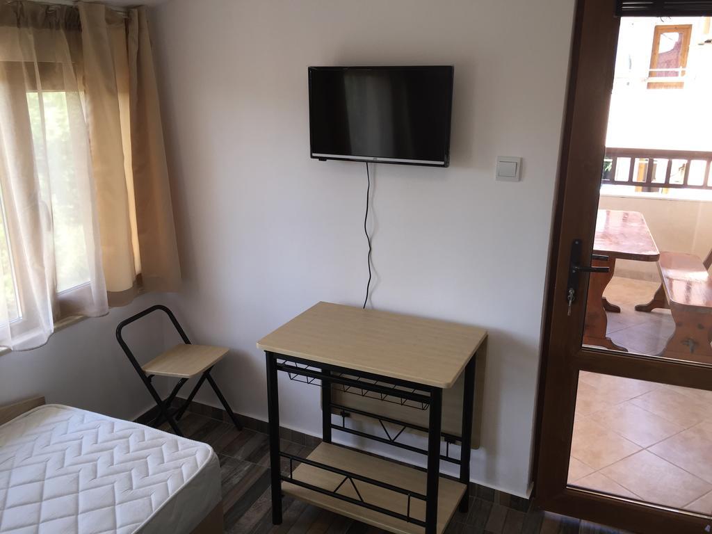 Family Hotel Malibu Chernomorets Dış mekan fotoğraf